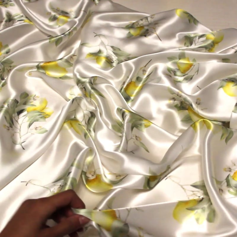 Vidéo: Satin 100% soie - Citron Vidéo: Satin 100% soie - Citron