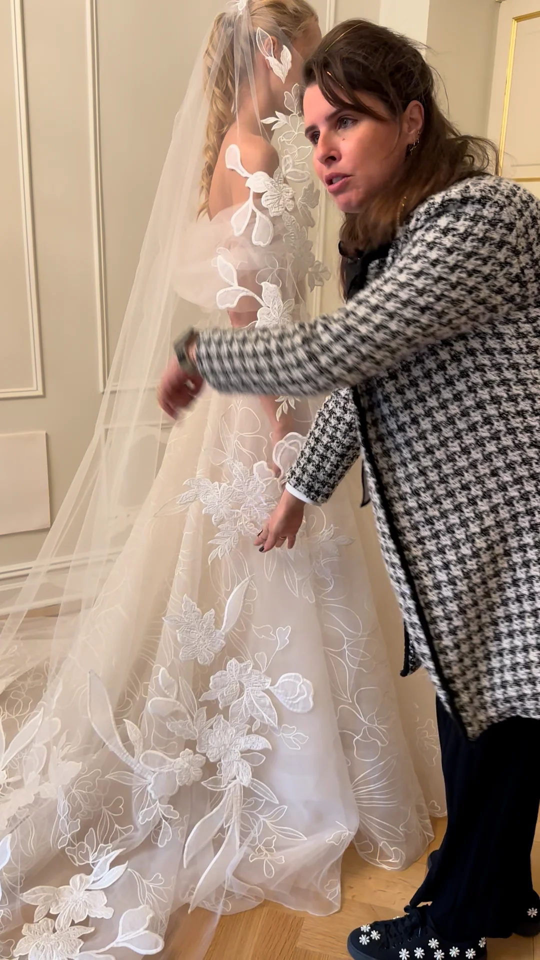 Airy Perfection: Sally's Dreamlike Design - Mira Zwillinger