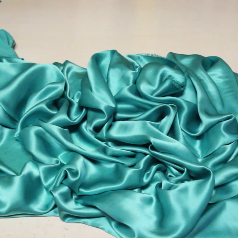 Vidéo: Satin 100% soie - Turquoise Vidéo: Satin 100% soie - Turquoise