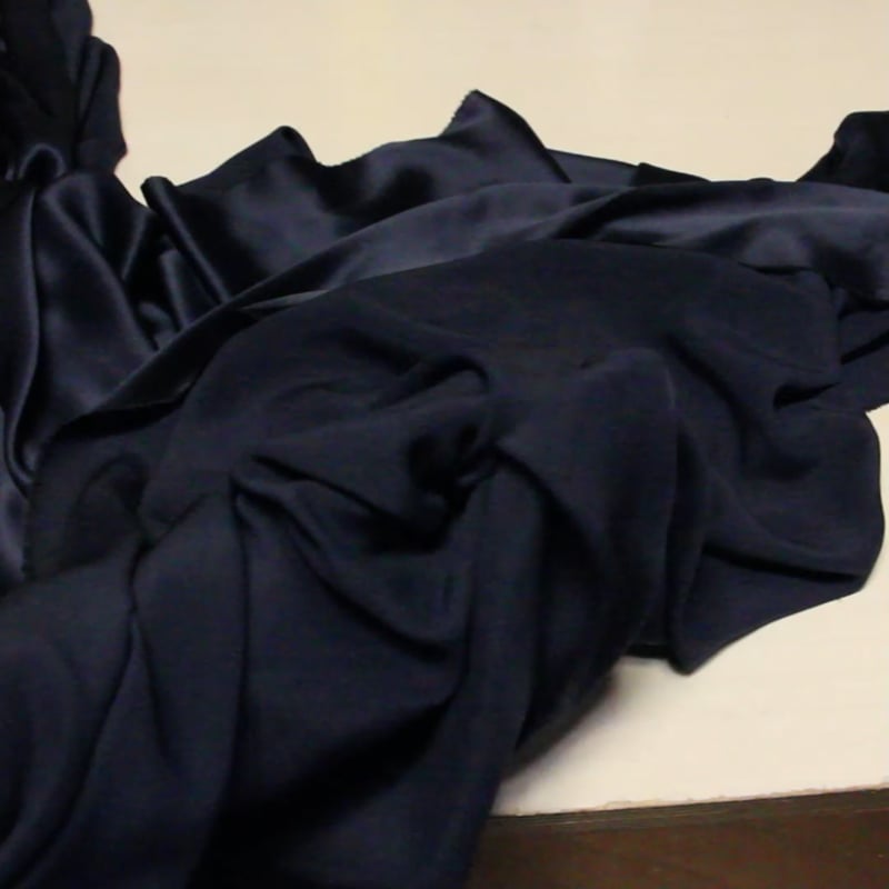 Vidéo: Satin 100% soie - Marine Vidéo: Satin 100% soie - Marine
