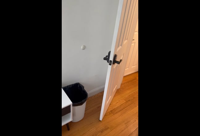 Small Rm 1,000$ (Include Utilities+WiFi+Cleaning) Main Photo