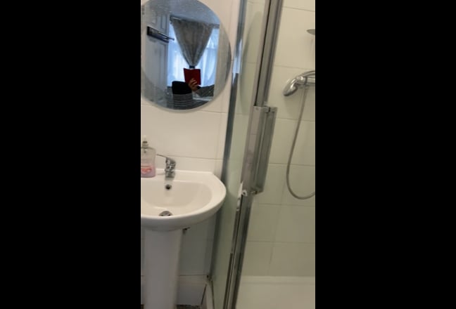 Double sized room with en-suite, E15 Main Photo