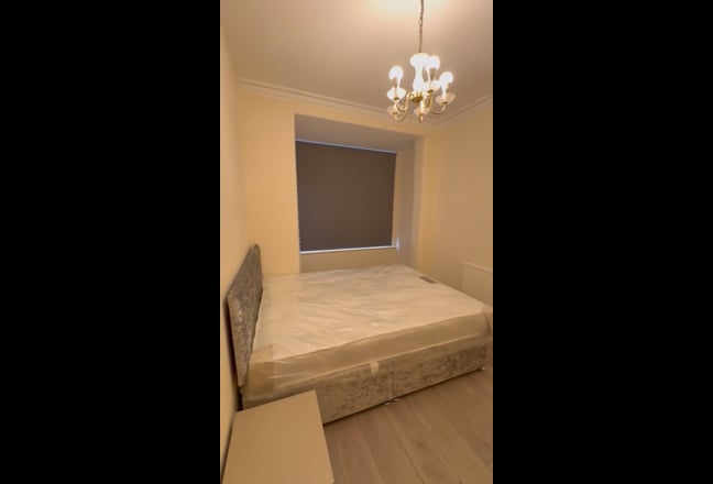 Redecorated 6bed house in Colindale,bills included Main Photo
