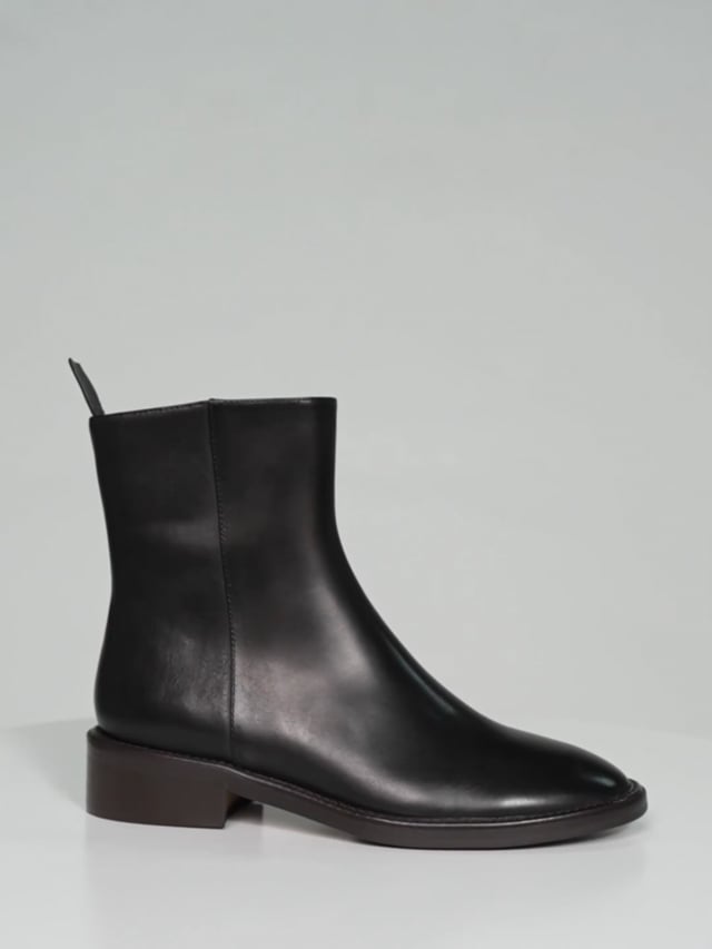 MAJID / Black