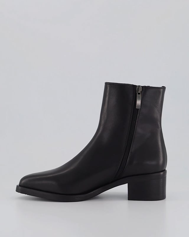 EASE / Black