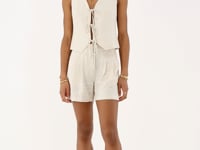 Beige linen look bermuda shorts | My Jewellery