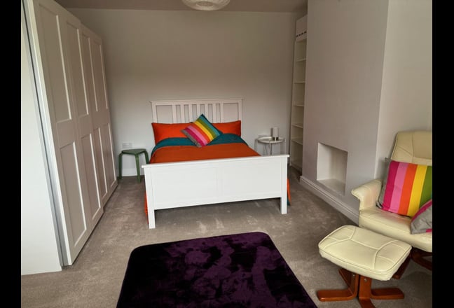  2  or  3  room professional  house  share. Main Photo