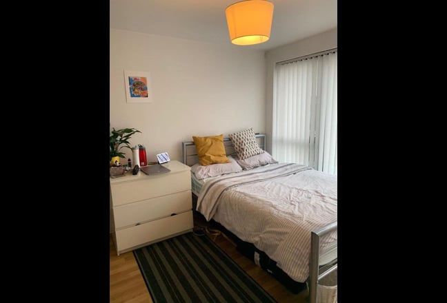 Ensuite Large Double  room with parking Main Photo