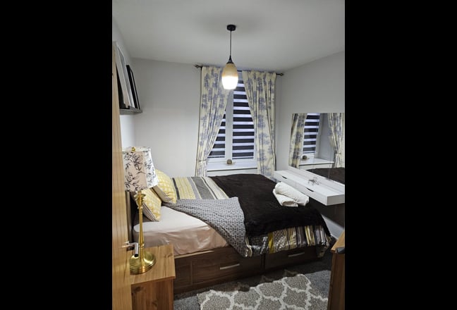 Video 1: Middle Bedroom