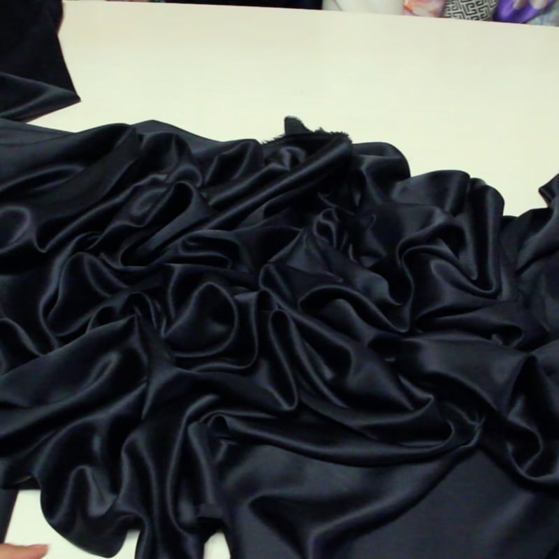 Vidéo: Satin 100% soie - Ardoise Vidéo: Satin 100% soie - Ardoise