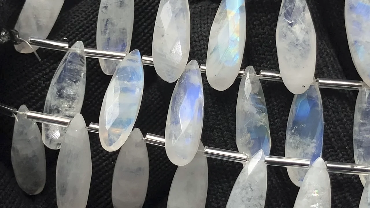 レインボームーンストーン 縦長ペアシェイプ ブリオレットカット20×6mm