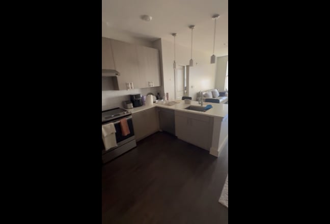 Looking for a roommate Main Photo