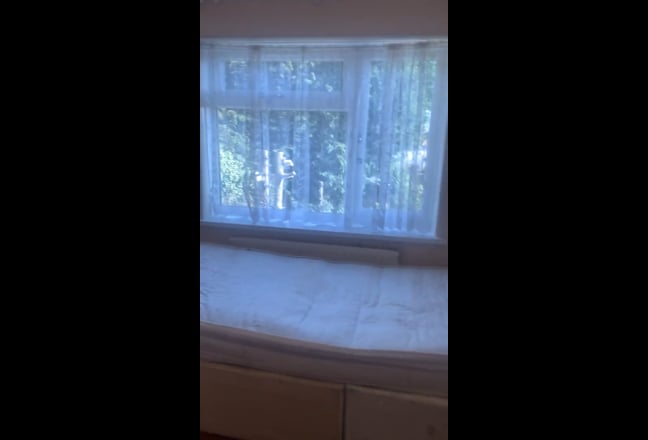 2 double and 1 single room available  Main Photo
