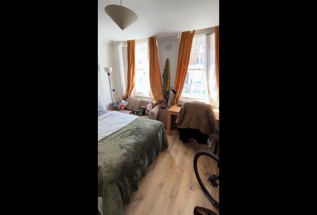 Beautiful double bedroom - 5 min walk from UCL! Main Photo