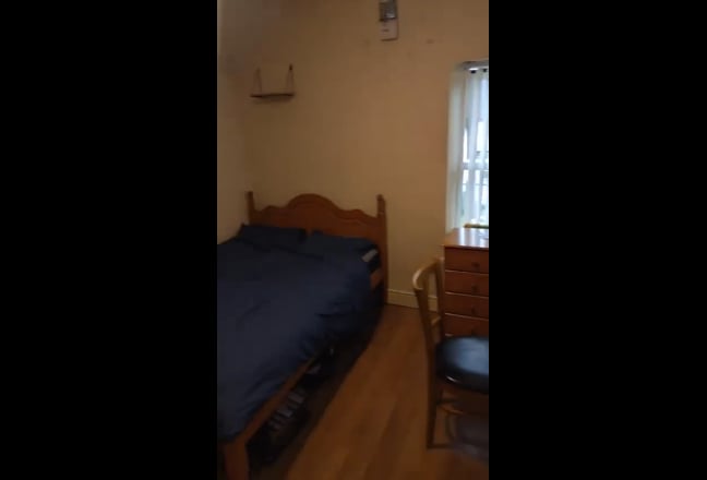  one room available in Brynmill Main Photo