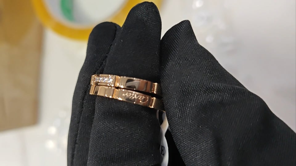 Signet-style ring and diamond-set ring