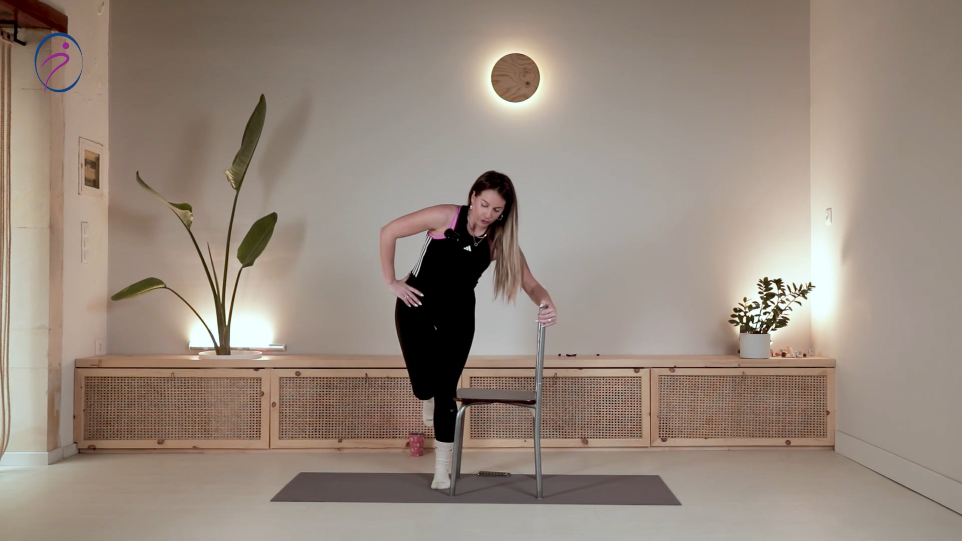 chair workout για πόδια-γλουτούς Thumbnail