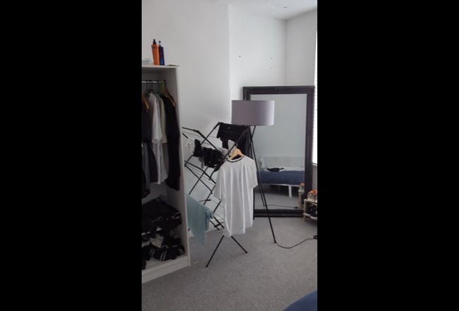 Large clean modern double. Close to city centre  Main Photo