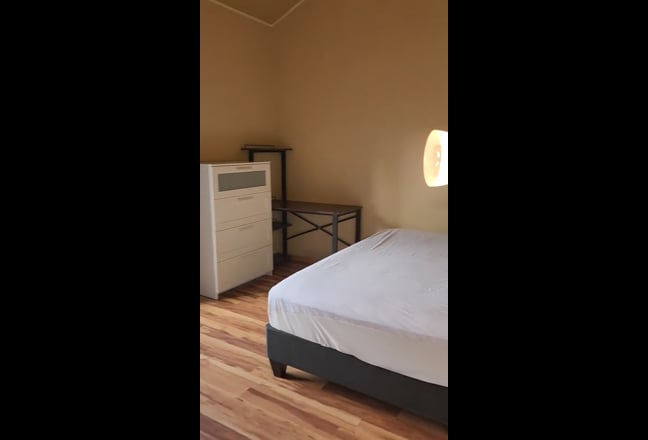 Bright room, balcony, Woodland Hills, great area Main Photo