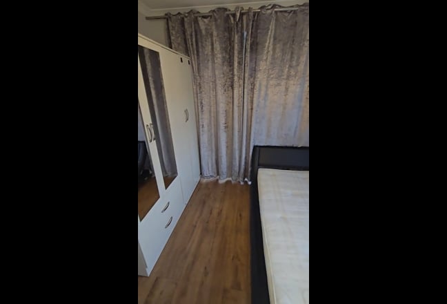 Big spacious en suite for rent with your own room  Main Photo
