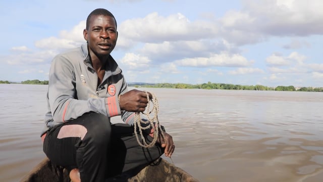 Fleuve mort, pêcheur vivant - Vidéo ePOP