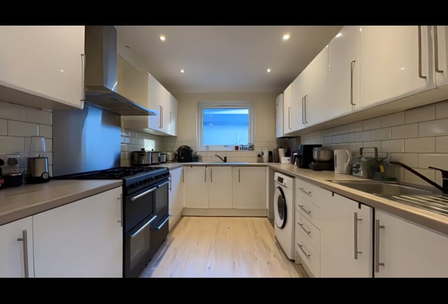 Modern Spacious Room - Close to Catford Stations Main Photo