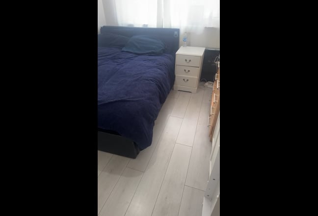 Double Bed room available in a nice quiet area Main Photo