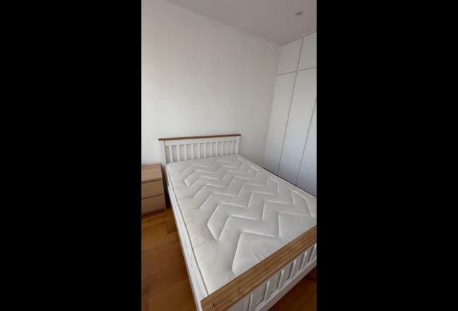Nine elms- Double room available in a 2 bed house Main Photo