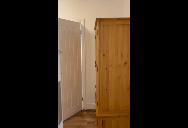 Newly renovated Ensuite double bedroom!  Main Photo