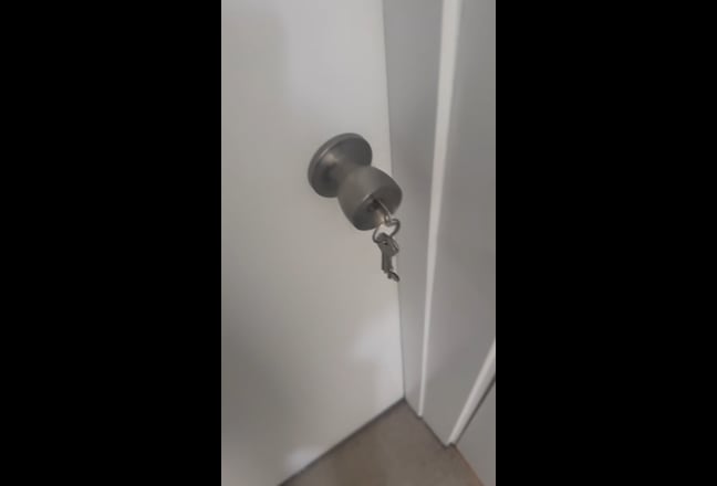 Lovely modern, clean single room - newly renovated Main Photo