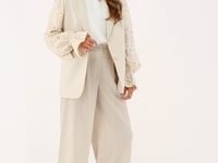 crochet blazer en linnen broek_1