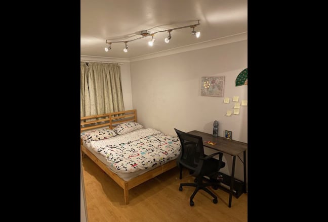   Room for Rent - Prime Isle of Dogs Location! Main Photo