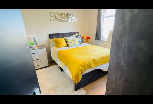 New Bedroom, re-decorated, brand new furniture !!! Main Photo