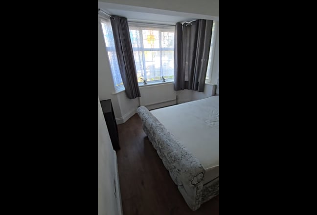 Room in very nice road near beckenham hill station Main Photo