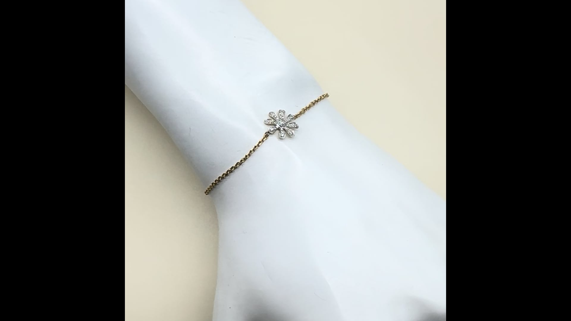 Signature 14K Gold Diamond Daisy Bracelet For Sale at 1stDibs