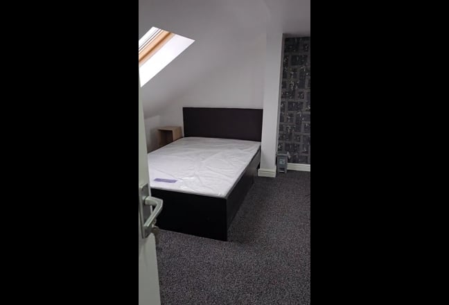 Large double En suite Main Photo