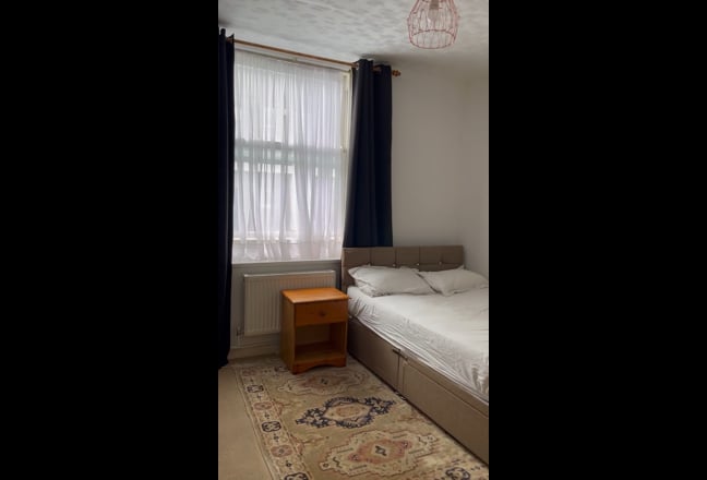 Spacious Clean Quiet Double Room for Single  Main Photo