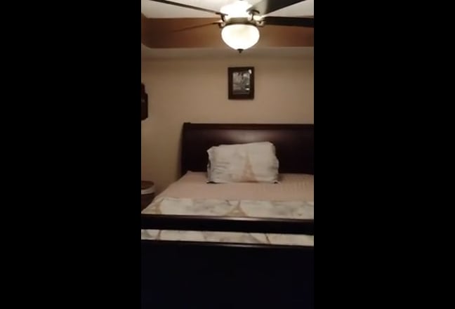Spare Room In Luxury Building Main Photo