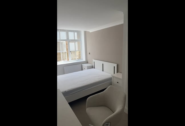 2-Bed Flat with Porter Gym & Sauna– Bloomsbury Main Photo