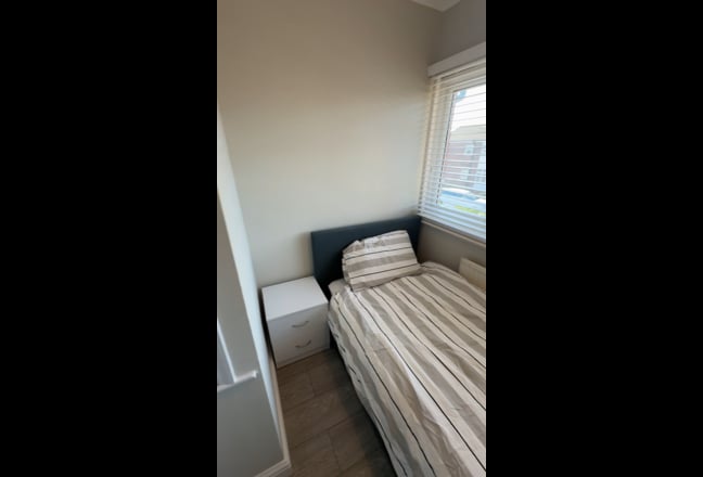 Single bedroom for rent £580 (female preferred) Main Photo