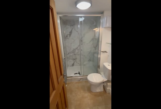 Double en-suite Furnished room to rent  Main Photo