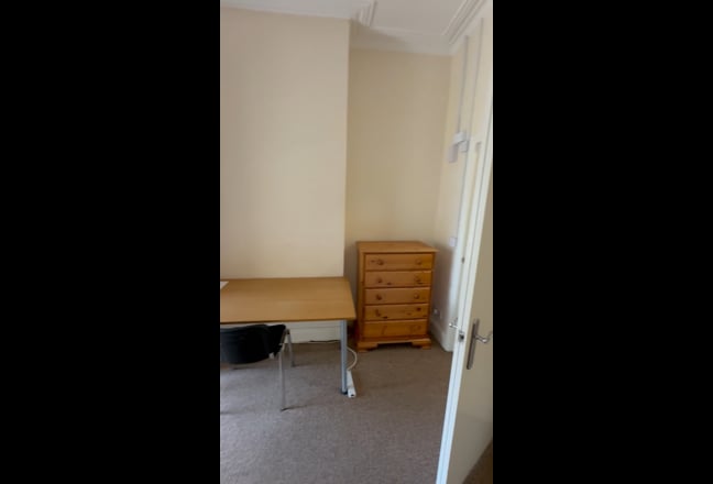 Large Double Room/Ensuite Downend Area Main Photo