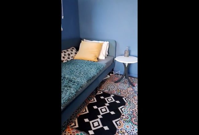 Double room, single bed in garden flat (Females) Main Photo