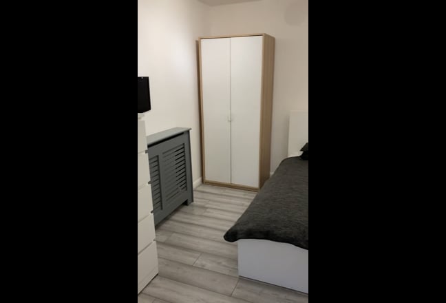 Studio room to let, perfect for your own privacy Main Photo