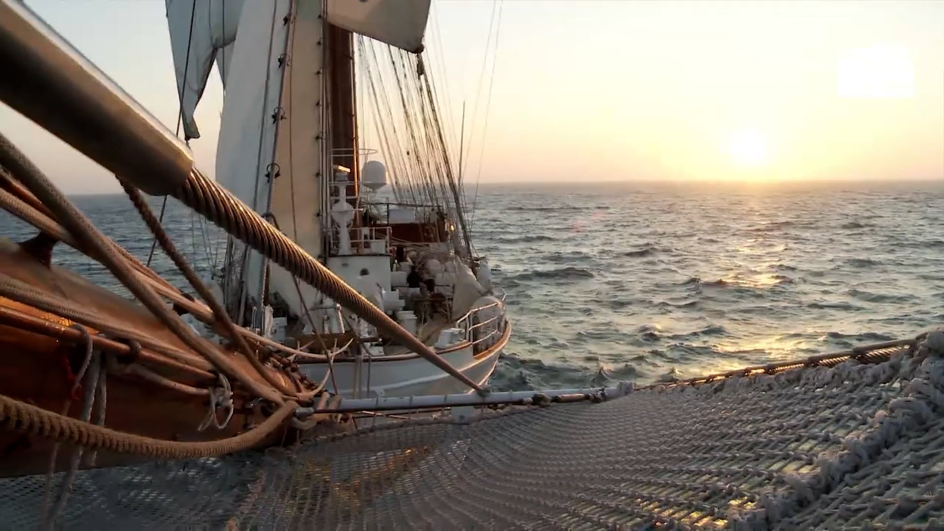 'Elcano, el barco blanco'