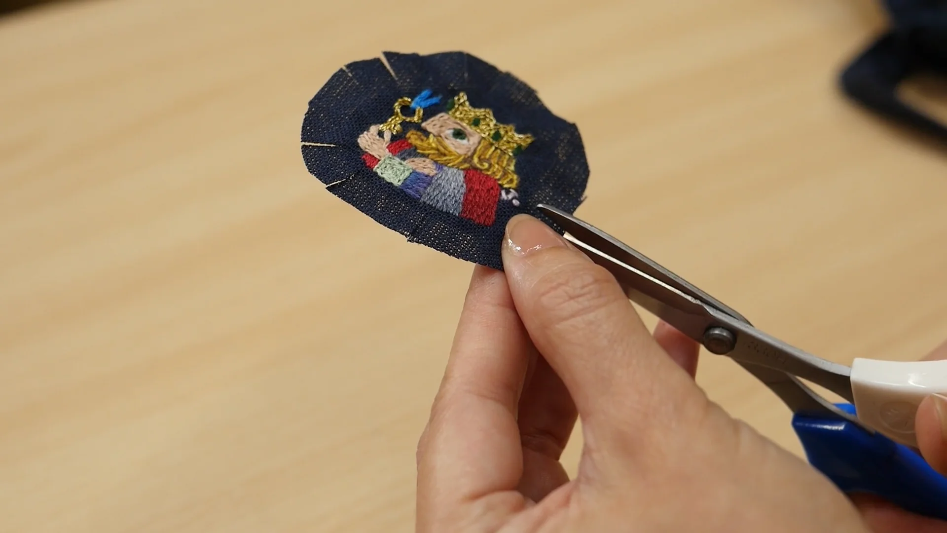 物語を紡ぐJaime（ハイメ）さんの刺繍とハサミ | アルス〈公式
