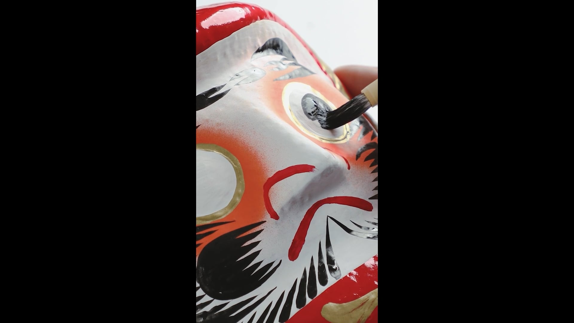 TSUCHIYA KABAN 「運ぶ」を楽しむ Vol.05 だるまを運ぶ