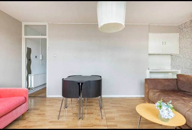 Cozy 3 Bed Opposite Larkhill Park- Great Links Main Photo
