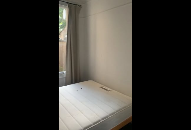 Huge Double Room in Leytonstone  Main Photo