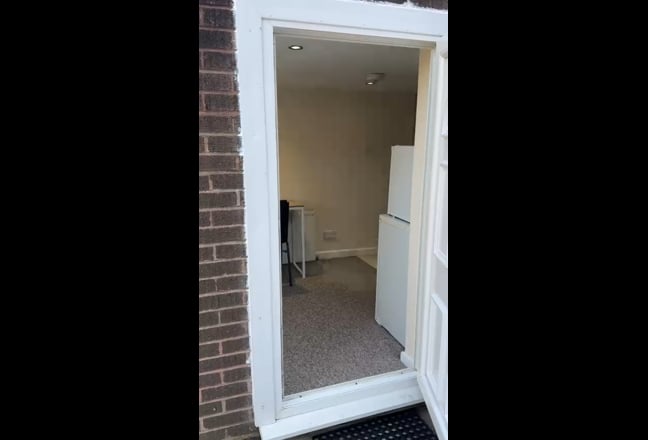 1 Bed Studio Flat Main Photo